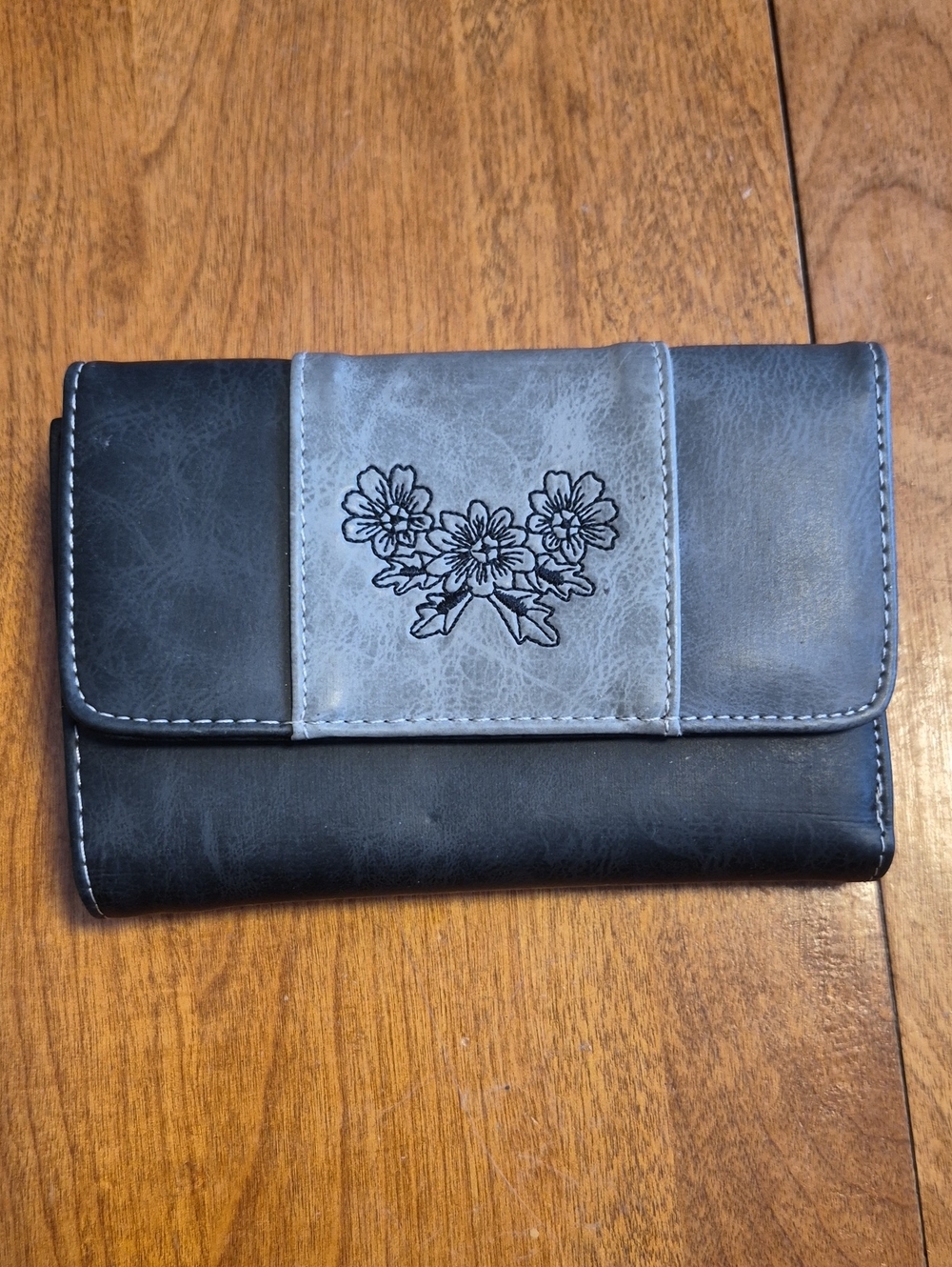 Source Unknown Black and Gray Floral Tri-Panel Wallet